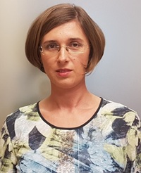 dr hab. Monika Biniecka, adiunkt z dr hab.